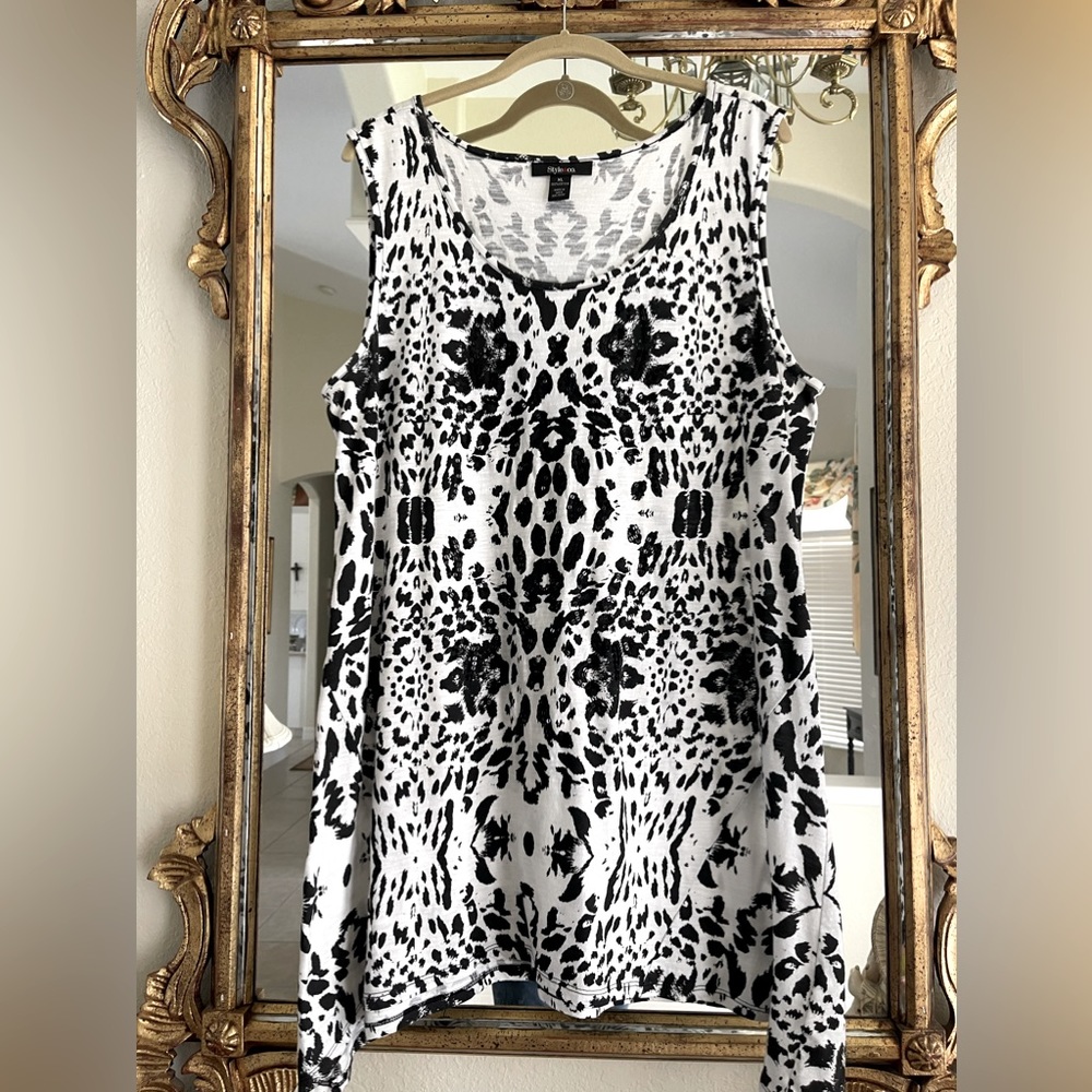 XL tunic top, black/white leopard w/ sequins shark bite hemline 22” pit to pit